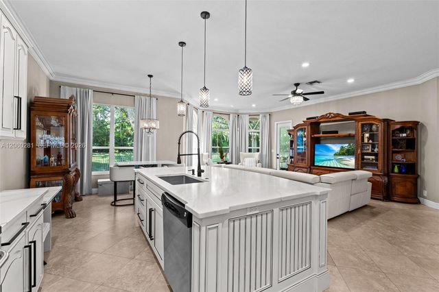 5821 Via De La Plata Cir, Delray Beach, FL 33484