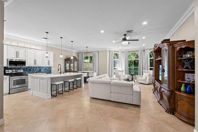 5821 Via De La Plata Cir, Delray Beach, FL 33484