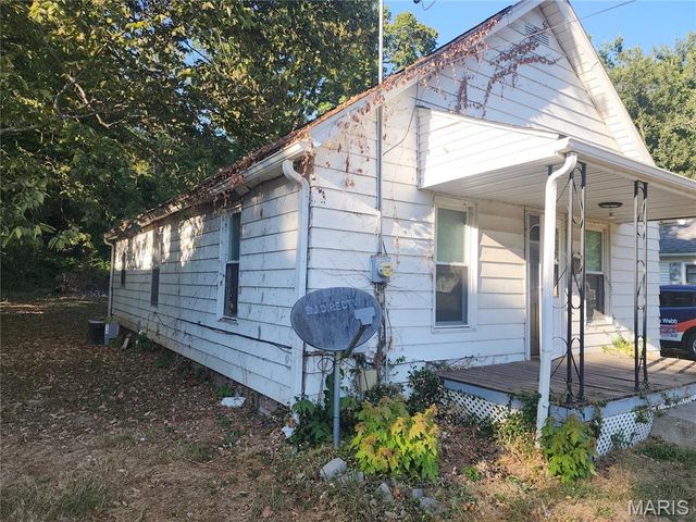 217 W Fairground Avenue, Hillsboro, IL 62049