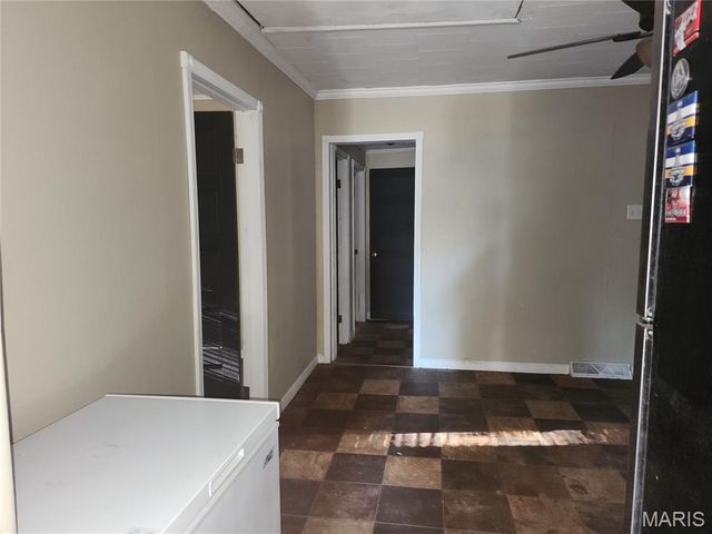 217 W Fairground Avenue, Hillsboro, IL 62049