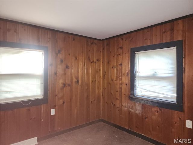 217 W Fairground Avenue, Hillsboro, IL 62049