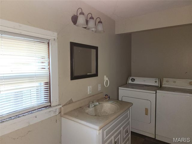 217 W Fairground Avenue, Hillsboro, IL 62049