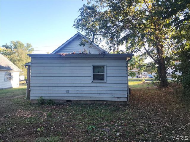 217 W Fairground Avenue, Hillsboro, IL 62049