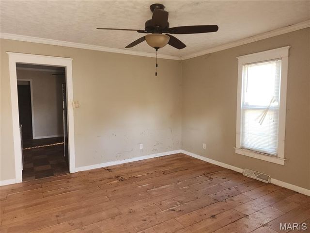 217 W Fairground Avenue, Hillsboro, IL 62049