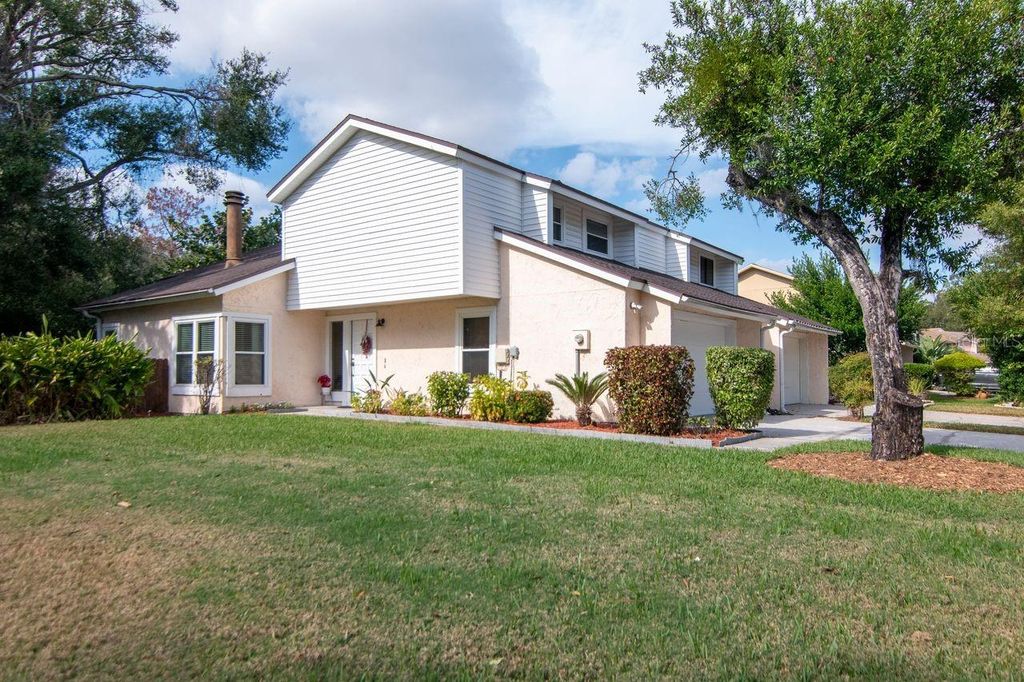 Image 2 of property listing at 13902 BARDMOOR PLACE B, Tampa, FL 33618