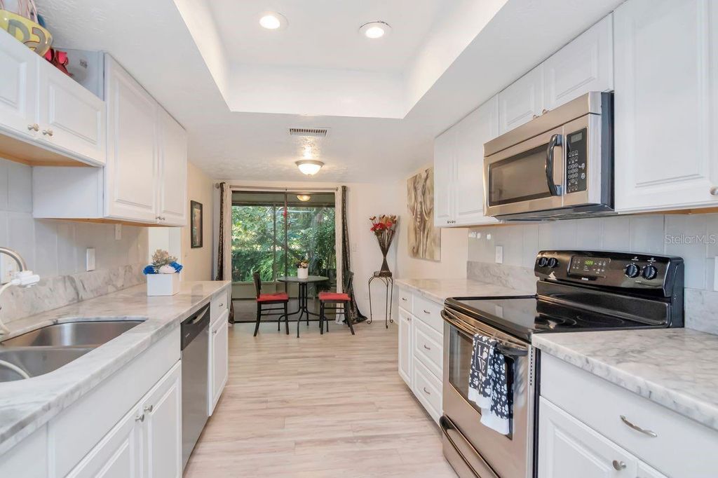 Image 12 of property listing at 13902 BARDMOOR PLACE B, Tampa, FL 33618