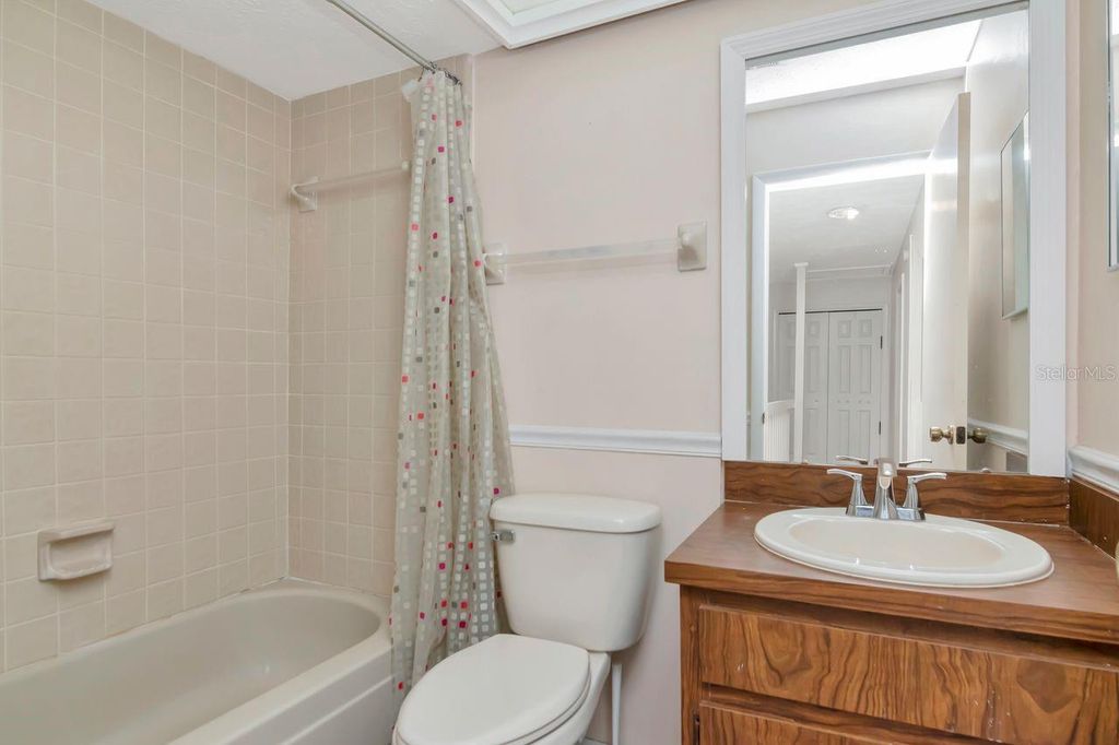 Image 20 of property listing at 13902 BARDMOOR PLACE B, Tampa, FL 33618