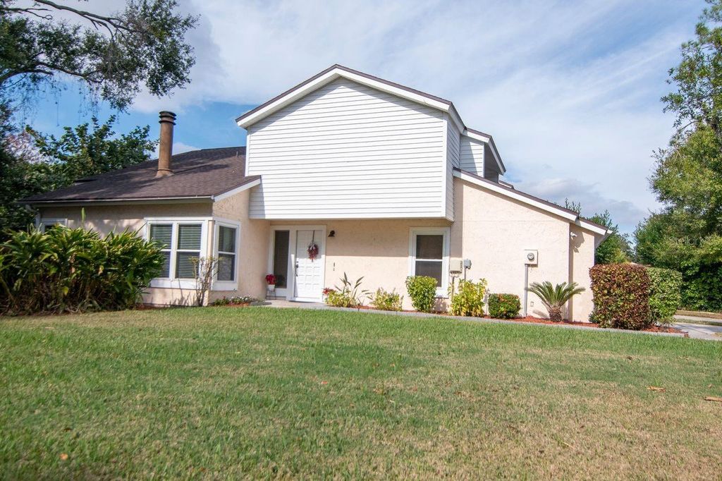 Image 22 of property listing at 13902 BARDMOOR PLACE B, Tampa, FL 33618