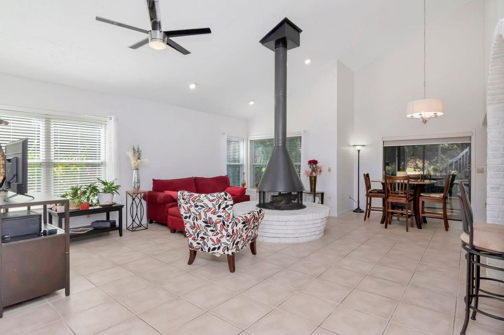 Image 4 of property listing at 13902 BARDMOOR PLACE B, Tampa, FL 33618