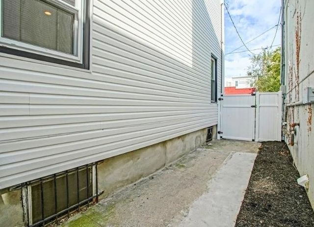 3 MINERVA ST, Jc, Bergen-lafayett, NJ 07304