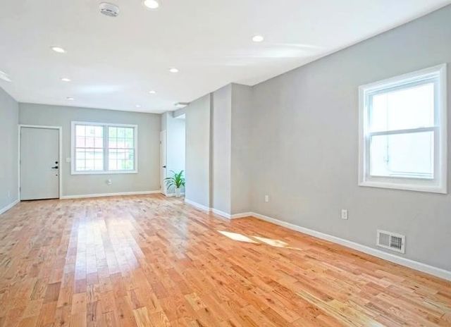 3 MINERVA ST, Jc, Bergen-lafayett, NJ 07304