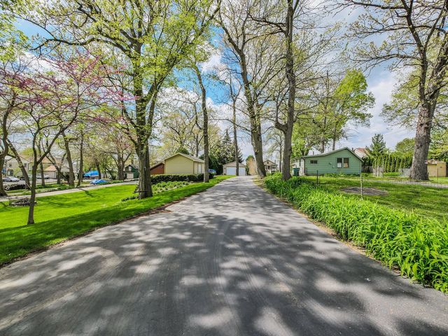140 Eagle Point Road, Fox Lake, IL 60020