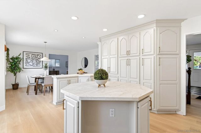 1820 Bienvenida, Carlsbad, CA 92008