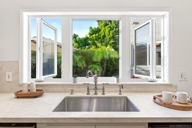 1820 Bienvenida, Carlsbad, CA 92008