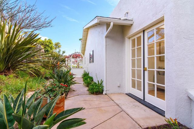 1820 Bienvenida, Carlsbad, CA 92008