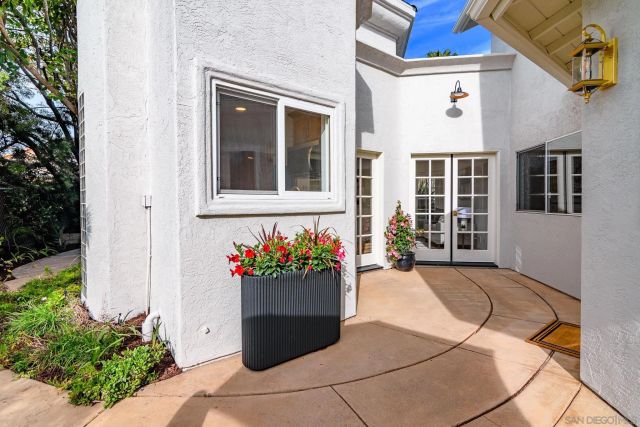 1820 Bienvenida, Carlsbad, CA 92008