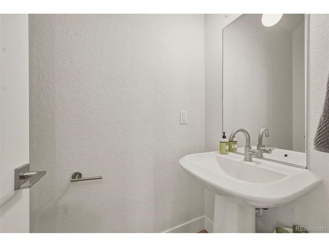3411 N Albion St 4-1, Denver, CO 80207