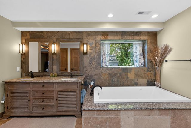 68388 Dailey Road, Ontwa Twp, MI 49112