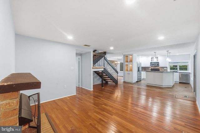 7818 MULBERRY BOTTOM LN, Springfield, VA 22153
