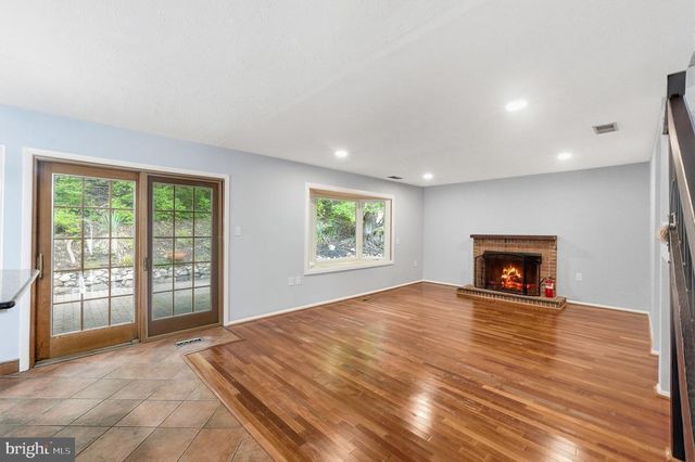 7818 MULBERRY BOTTOM LN, Springfield, VA 22153