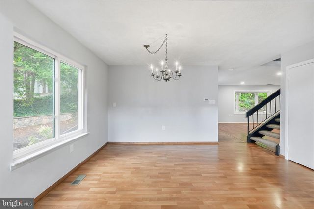 7818 MULBERRY BOTTOM LN, Springfield, VA 22153