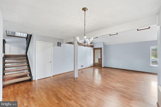7818 MULBERRY BOTTOM LN, Springfield, VA 22153