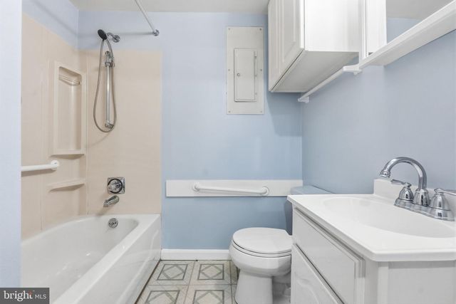7818 MULBERRY BOTTOM LN, Springfield, VA 22153