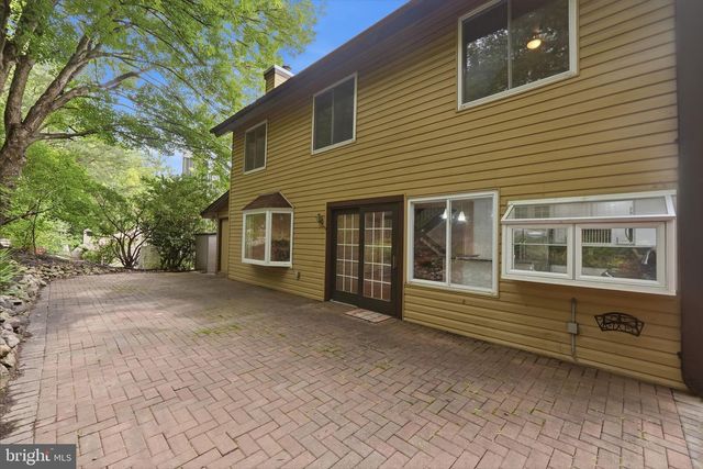 7818 MULBERRY BOTTOM LN, Springfield, VA 22153