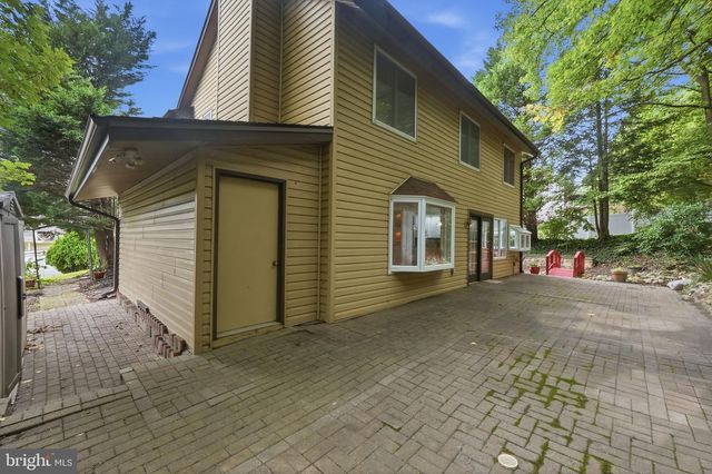 7818 MULBERRY BOTTOM LN, Springfield, VA 22153
