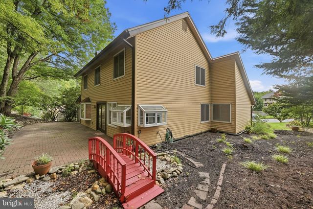 7818 MULBERRY BOTTOM LN, Springfield, VA 22153