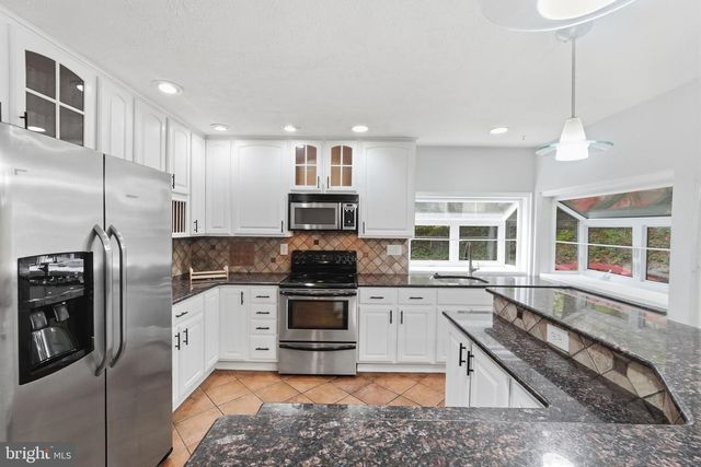 7818 MULBERRY BOTTOM LN, Springfield, VA 22153