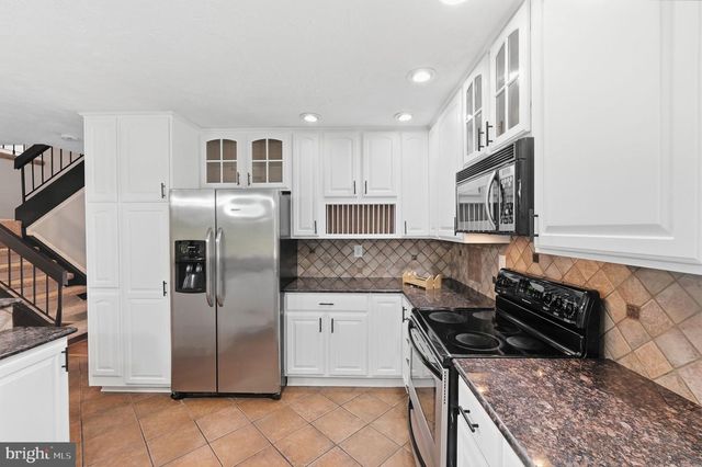 7818 MULBERRY BOTTOM LN, Springfield, VA 22153