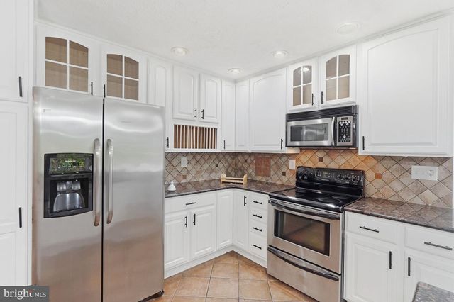 7818 MULBERRY BOTTOM LN, Springfield, VA 22153