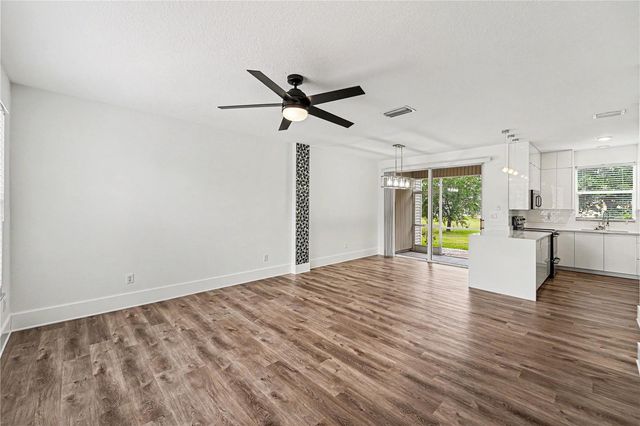 12268 COUNTRY WHITE CIRCLE, Tampa, FL 33635