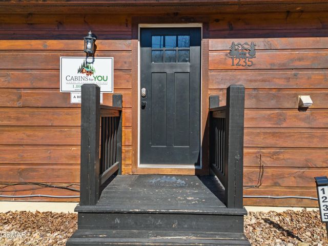 1235 Annes Road, Gatlinburg, TN 37738