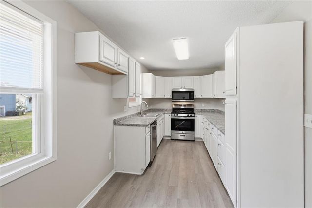 6405 E 140th Terrace, Grandview, MO 64030