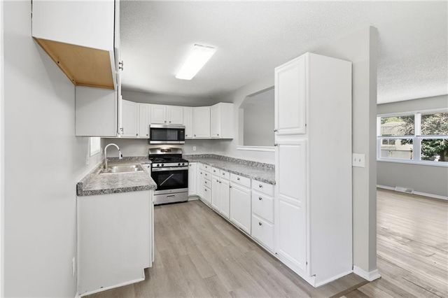 6405 E 140th Terrace, Grandview, MO 64030