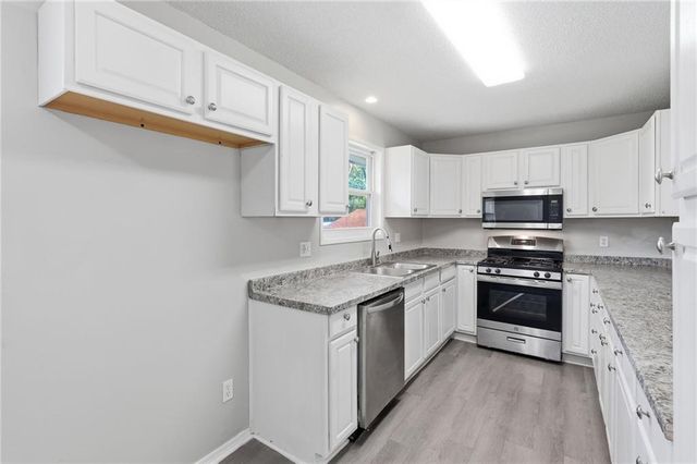 6405 E 140th Terrace, Grandview, MO 64030