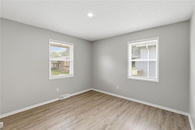 6405 E 140th Terrace, Grandview, MO 64030