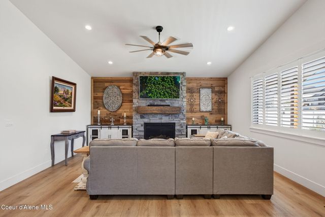 8136 W Splitrail AVE, Rathdrum, ID 83858