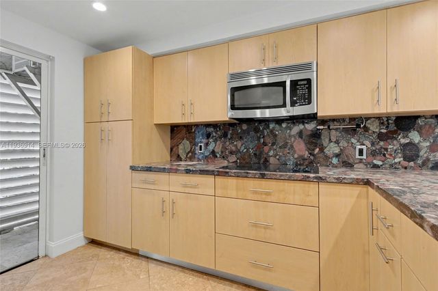 523 NE 38th St 6, Miami, FL 33137