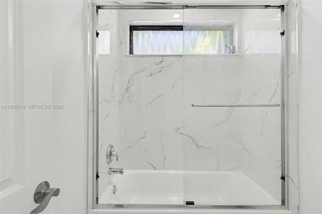 523 NE 38th St 6, Miami, FL 33137