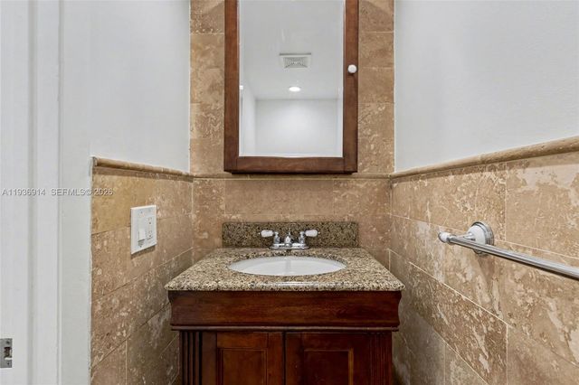 523 NE 38th St 6, Miami, FL 33137