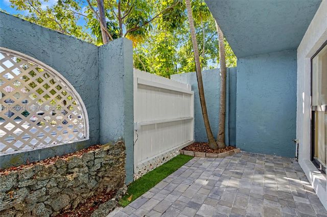 523 NE 38th St 6, Miami, FL 33137