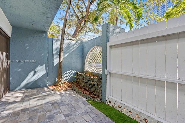 523 NE 38th St 6, Miami, FL 33137