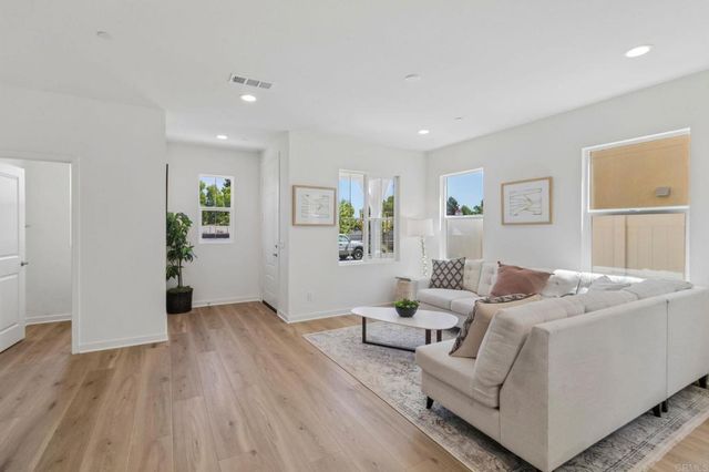 717 Kingbird Loop, Oceanside, CA 92058