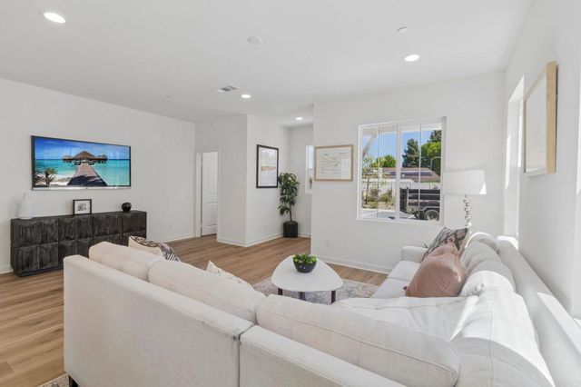 717 Kingbird Loop, Oceanside, CA 92058