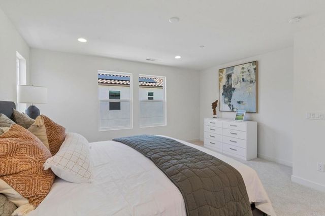717 Kingbird Loop, Oceanside, CA 92058