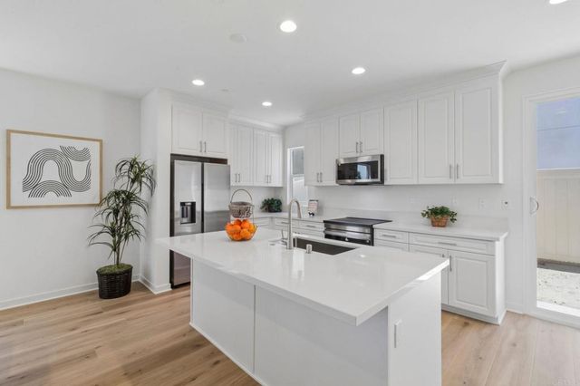 717 Kingbird Loop, Oceanside, CA 92058