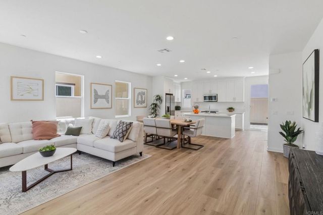 717 Kingbird Loop, Oceanside, CA 92058